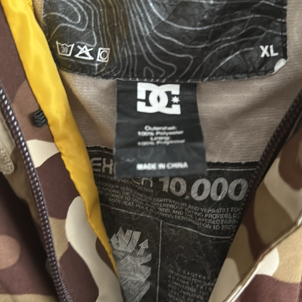 Dc men’s snowboarding jacket - Picture 11 of 11